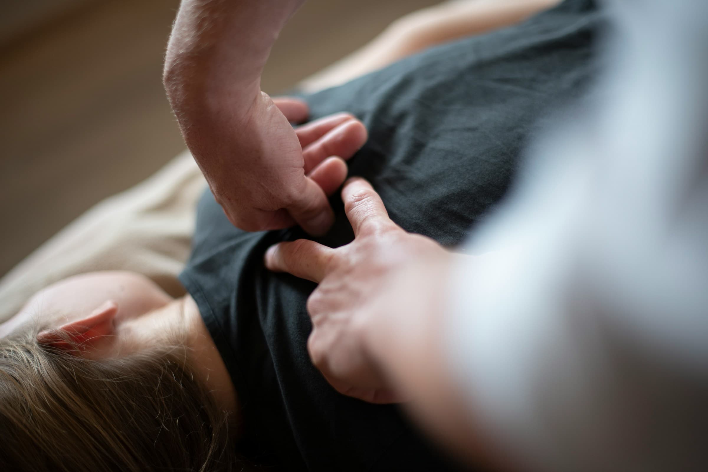 Dr. Martin Fruin treating a patient at the clinic
